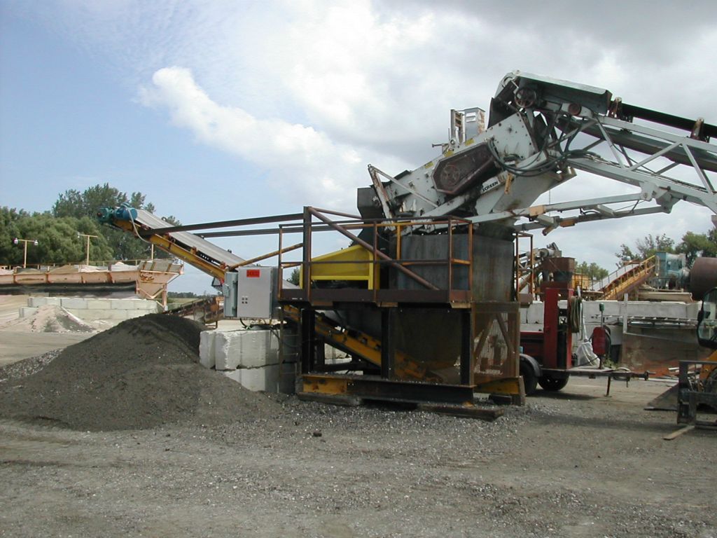 Kenco "Black Gold" RAP Crusher properly installed at stationary plant with screen deck